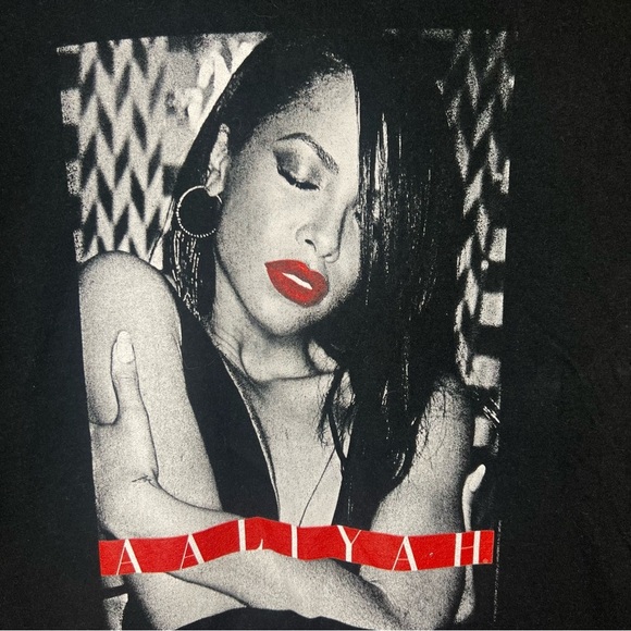 Aaliyah Red Lip Graphic Tee - Picture 3 of 5